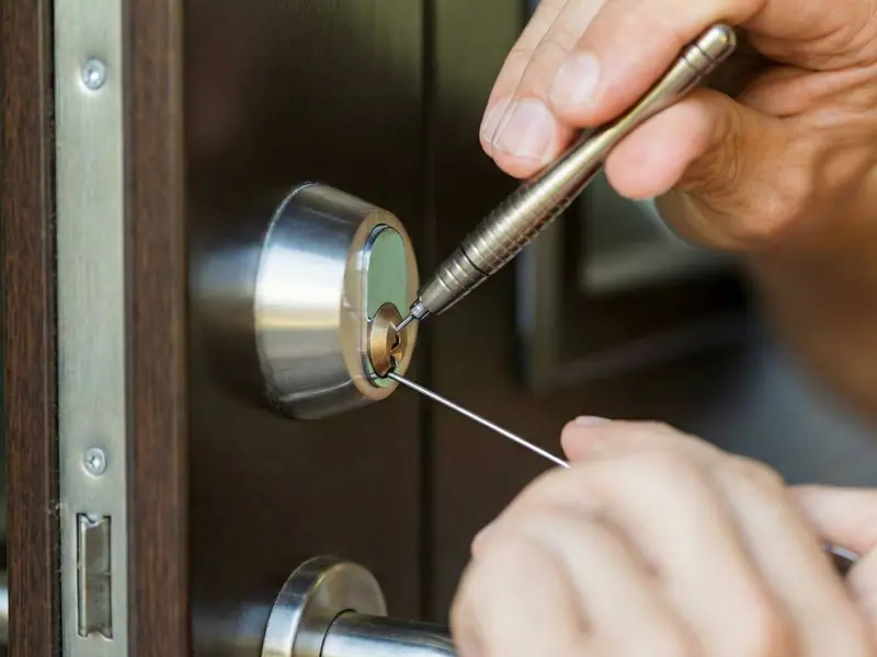 Troca de fechadura em Guarujá